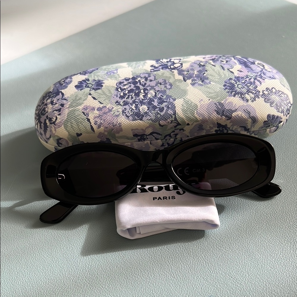 Rouje Black Sunglasses with Floral Case